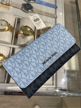 Michael Kors Jet Set Trvl Signature Logo Tri-Fold Wallet Trifold 
Pale Ocean
NWT